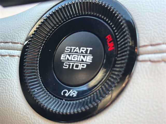 Jeep Compass Vehicle Full-screen Gallery Image 23