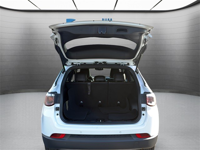 Jeep Compass Vehicle Full-screen Gallery Image 24