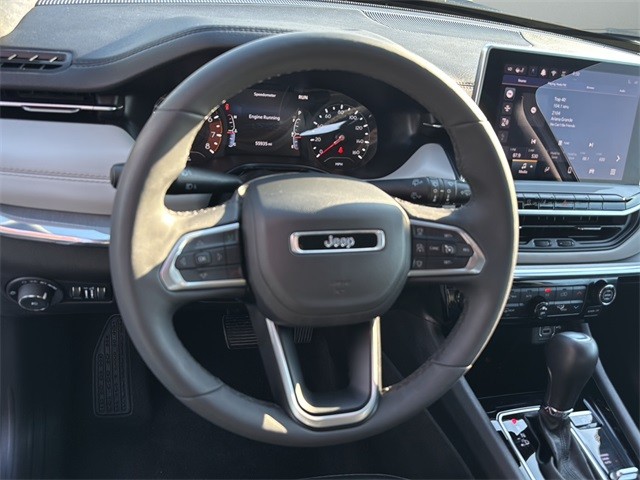 Jeep Compass Vehicle Full-screen Gallery Image 25