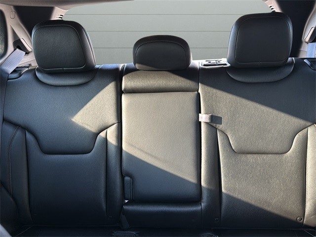 Jeep Compass Vehicle Full-screen Gallery Image 26