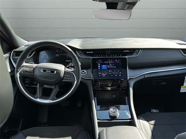 Jeep Grand Cherokee Vehicle Full-screen Gallery Image 12