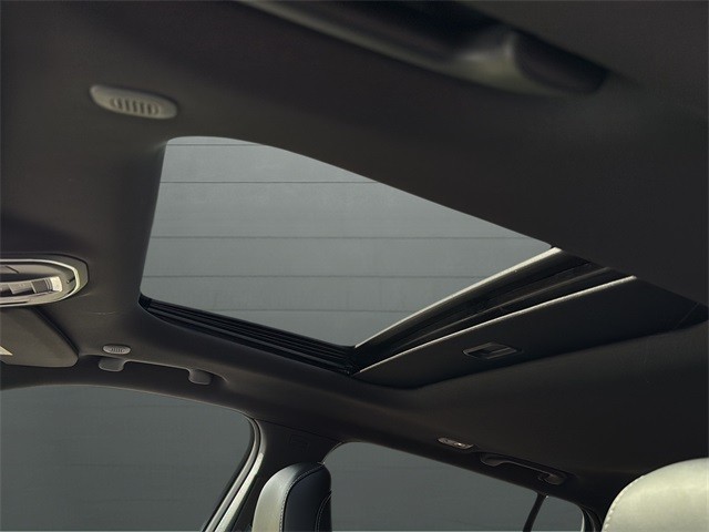 Jeep Grand Cherokee Vehicle Full-screen Gallery Image 16