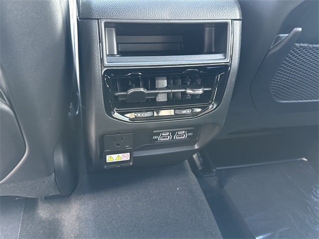 Jeep Grand Cherokee Vehicle Full-screen Gallery Image 18