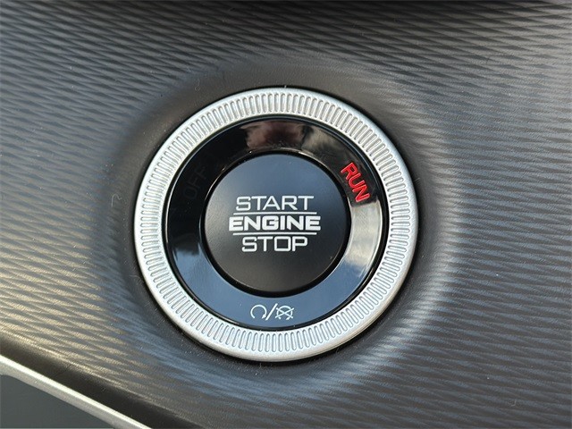 Jeep Grand Cherokee Vehicle Full-screen Gallery Image 25