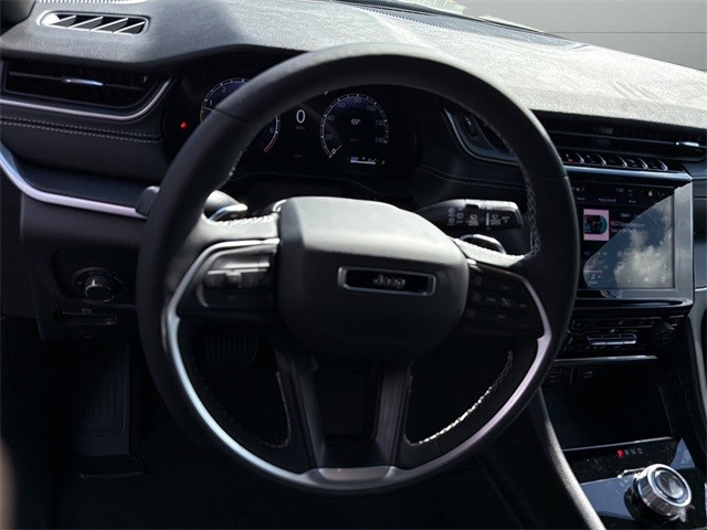 Jeep Grand Cherokee Vehicle Full-screen Gallery Image 27