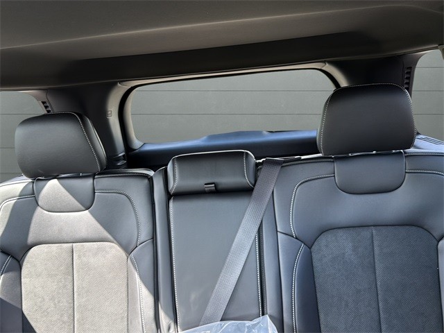 Jeep Grand Cherokee Vehicle Full-screen Gallery Image 28