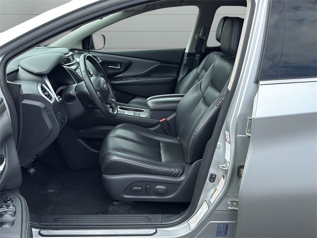 Nissan Murano Vehicle Full-screen Gallery Image 10