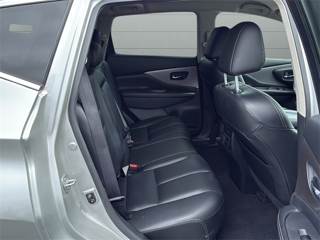 Nissan Murano Vehicle Full-screen Gallery Image 14