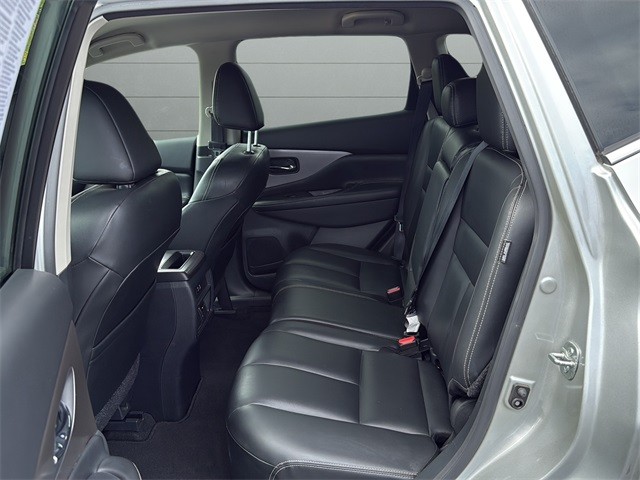 Nissan Murano Vehicle Full-screen Gallery Image 16