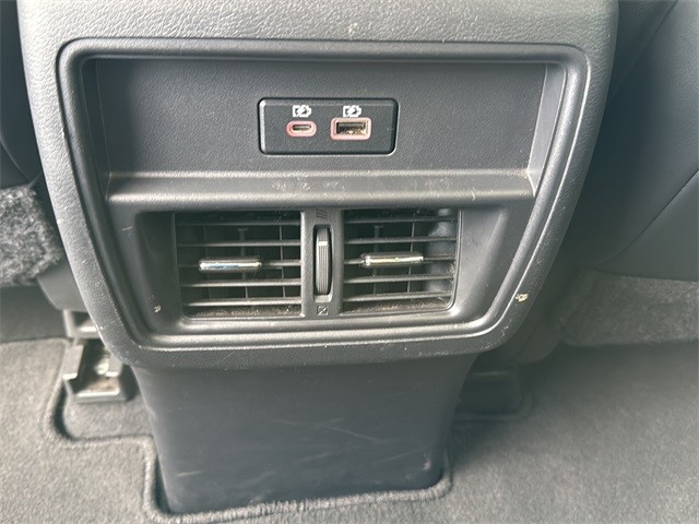 Nissan Murano Vehicle Full-screen Gallery Image 17