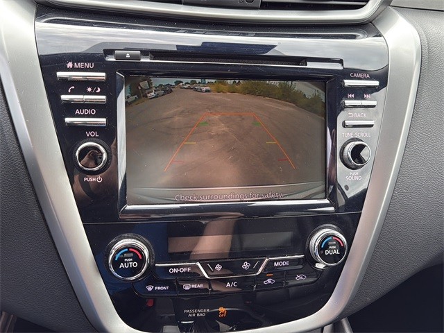 Nissan Murano Vehicle Full-screen Gallery Image 22