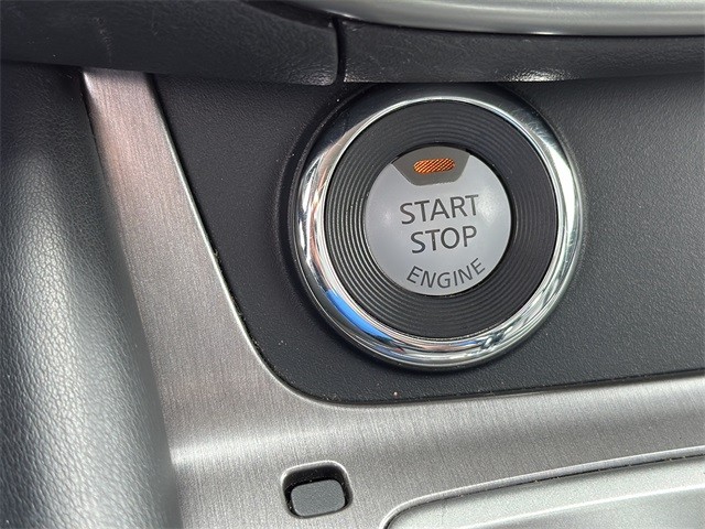 Nissan Murano Vehicle Full-screen Gallery Image 24