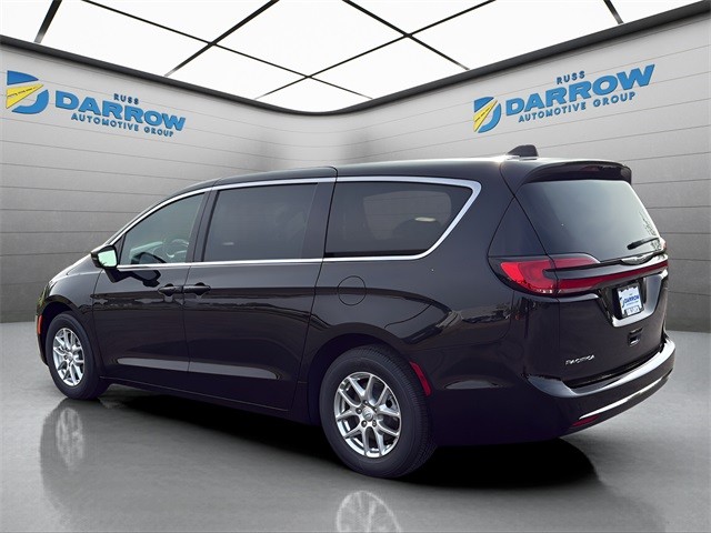 Chrysler Pacifica Vehicle Full-screen Gallery Image 3