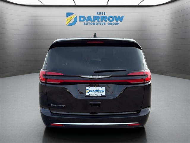 Chrysler Pacifica Vehicle Full-screen Gallery Image 4