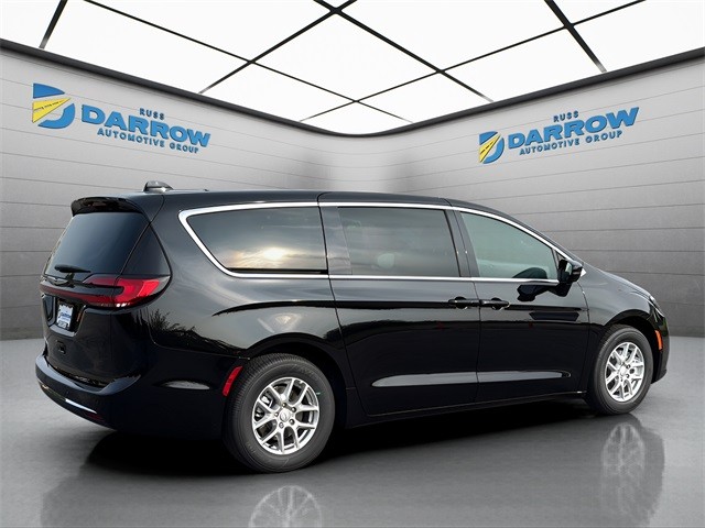 Chrysler Pacifica Vehicle Full-screen Gallery Image 5
