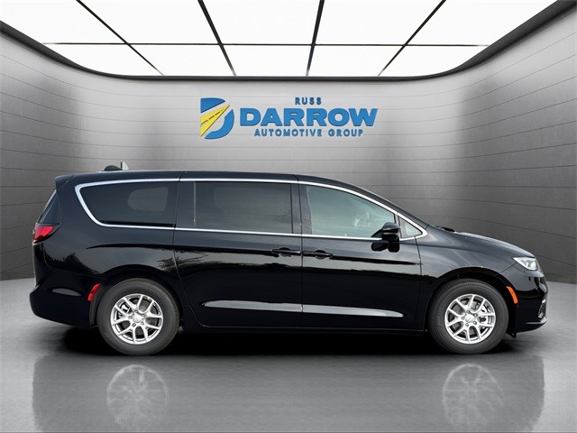 Chrysler Pacifica Vehicle Full-screen Gallery Image 6