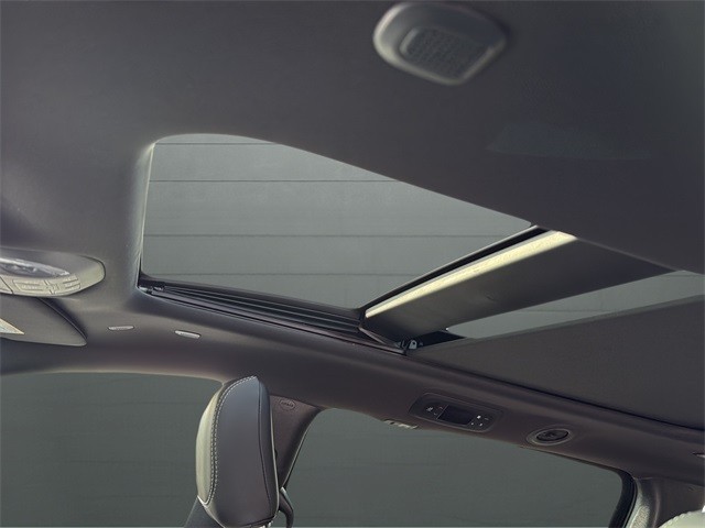 Chrysler Pacifica Vehicle Full-screen Gallery Image 16