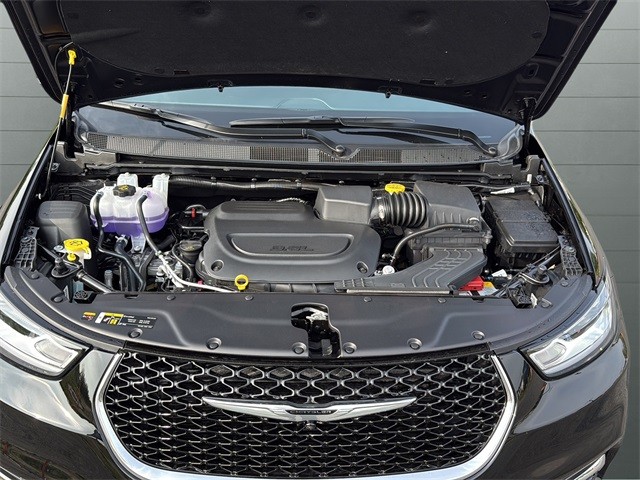 Chrysler Pacifica Vehicle Full-screen Gallery Image 19