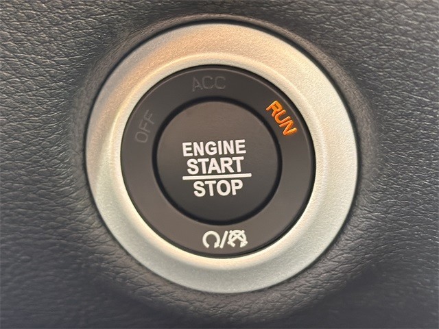 Chrysler Pacifica Vehicle Full-screen Gallery Image 23