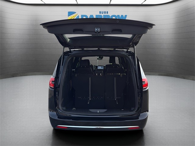 Chrysler Pacifica Vehicle Full-screen Gallery Image 24