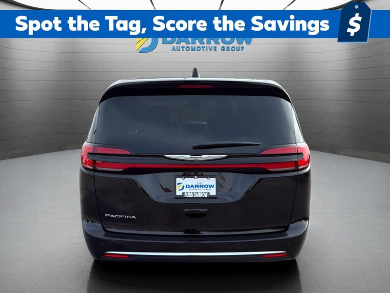 Chrysler Pacifica Vehicle Full-screen Gallery Image 4