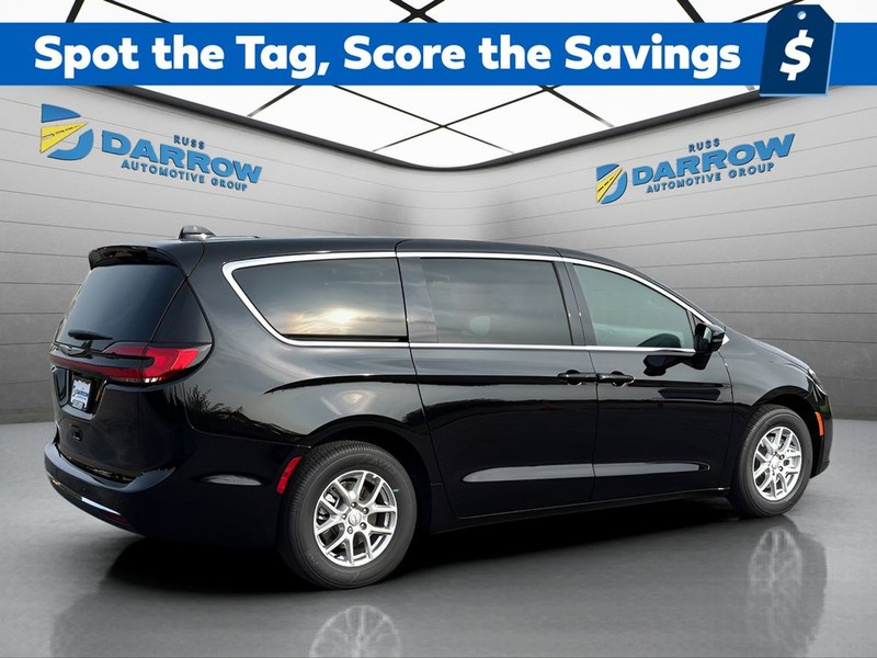 Chrysler Pacifica Vehicle Full-screen Gallery Image 5