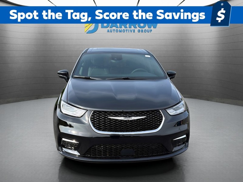 Chrysler Pacifica Vehicle Full-screen Gallery Image 8