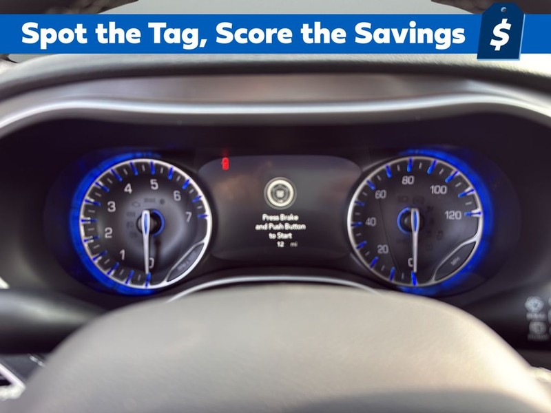 Chrysler Pacifica Vehicle Full-screen Gallery Image 13