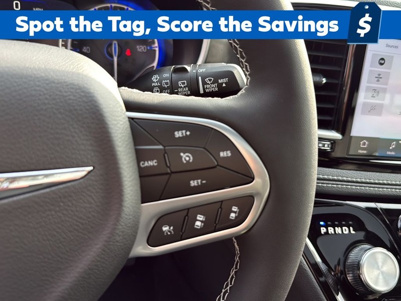 Chrysler Pacifica Vehicle Full-screen Gallery Image 18