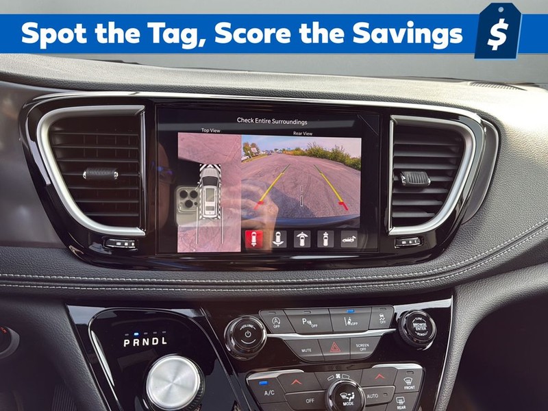 Chrysler Pacifica Vehicle Full-screen Gallery Image 21