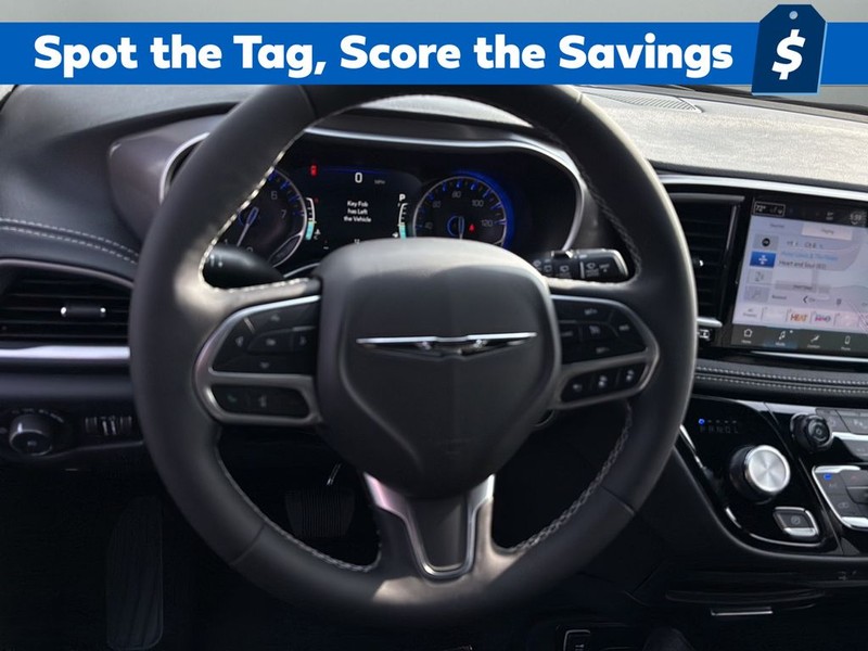 Chrysler Pacifica Vehicle Full-screen Gallery Image 25