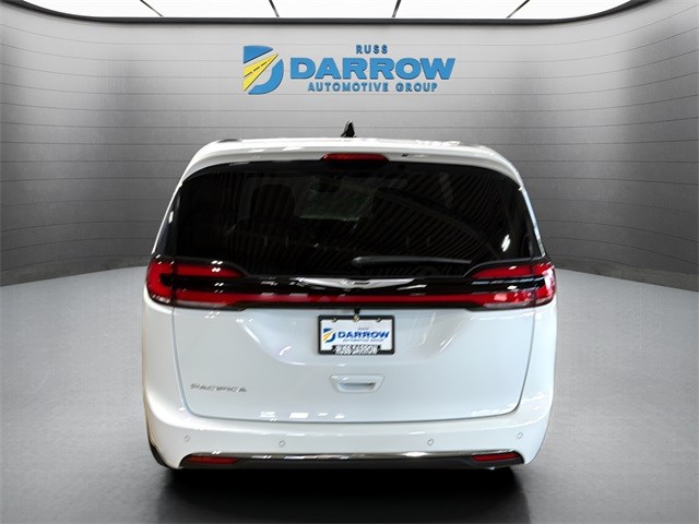 Chrysler Pacifica Vehicle Full-screen Gallery Image 4