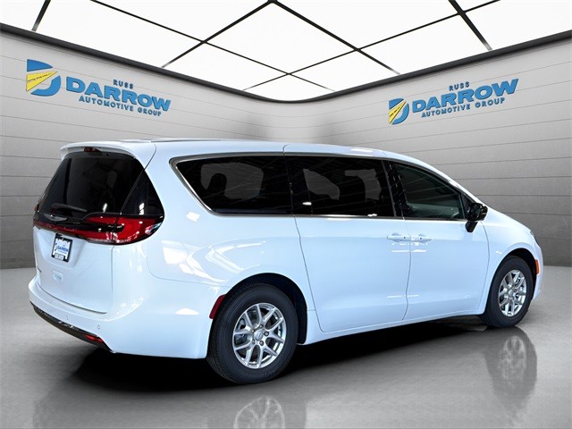 Chrysler Pacifica Vehicle Full-screen Gallery Image 5