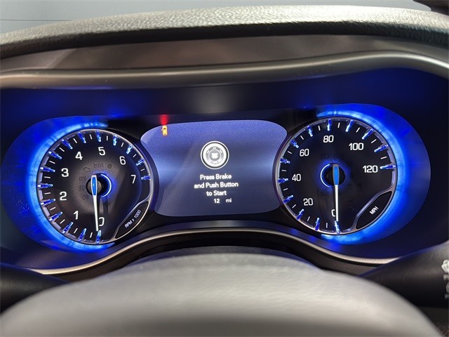 Chrysler Pacifica Vehicle Full-screen Gallery Image 13