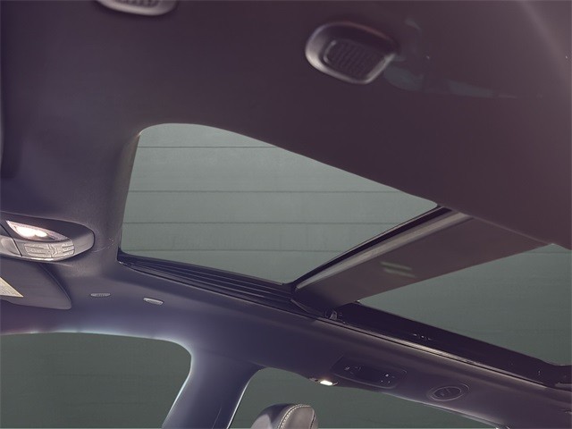 Chrysler Pacifica Vehicle Full-screen Gallery Image 16