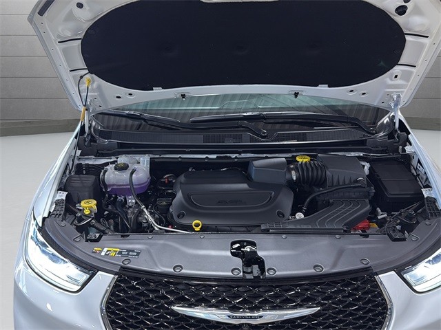 Chrysler Pacifica Vehicle Full-screen Gallery Image 19