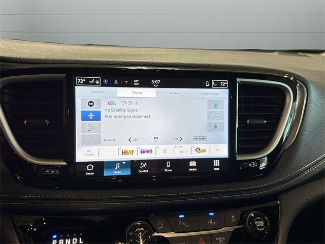 Chrysler Pacifica Vehicle Full-screen Gallery Image 20