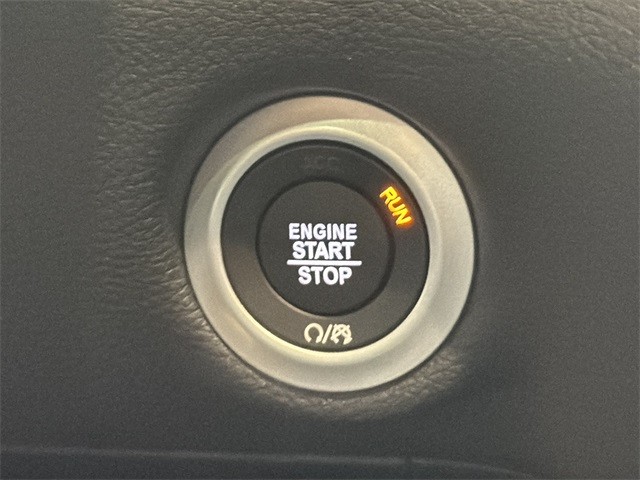 Chrysler Pacifica Vehicle Full-screen Gallery Image 23