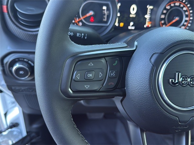 Jeep Wrangler Vehicle Full-screen Gallery Image 9