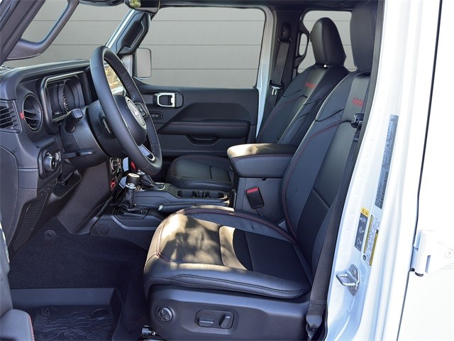 Jeep Wrangler Vehicle Full-screen Gallery Image 10