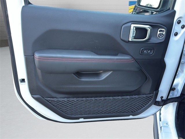 Jeep Wrangler Vehicle Full-screen Gallery Image 11