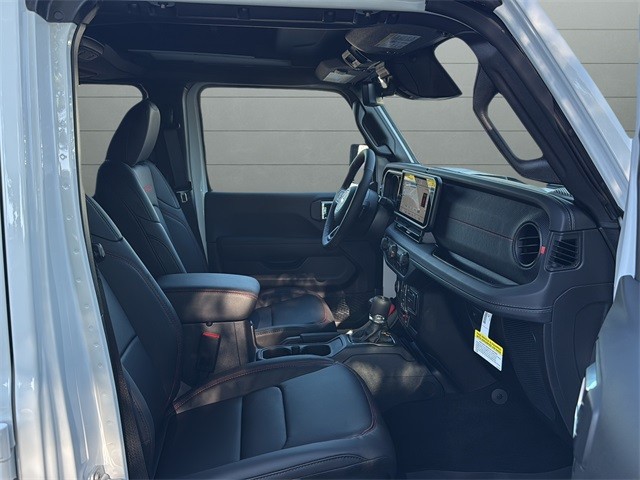 Jeep Wrangler Vehicle Full-screen Gallery Image 15