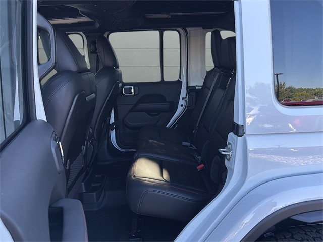 Jeep Wrangler Vehicle Full-screen Gallery Image 16