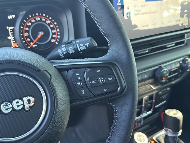 Jeep Wrangler Vehicle Full-screen Gallery Image 18