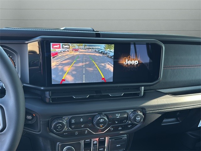 Jeep Wrangler Vehicle Full-screen Gallery Image 23