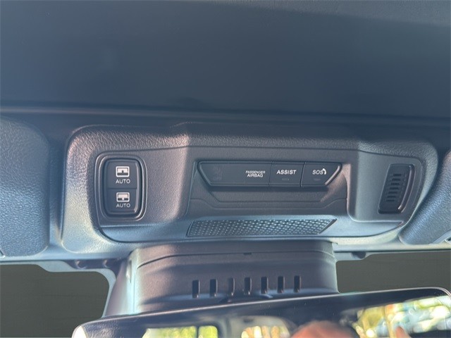 Jeep Wrangler Vehicle Full-screen Gallery Image 24