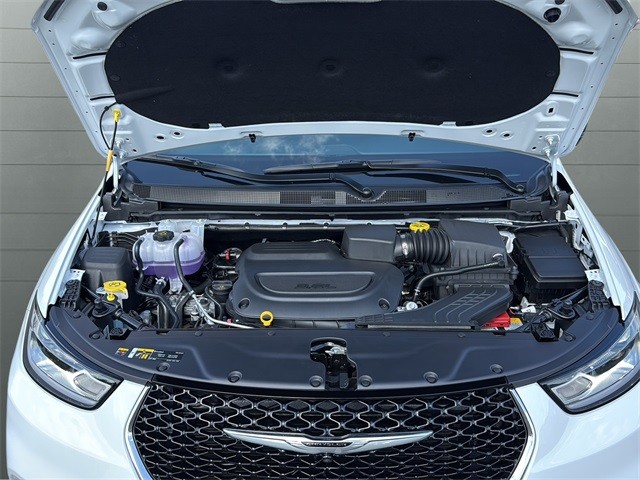 Chrysler Pacifica Vehicle Full-screen Gallery Image 19