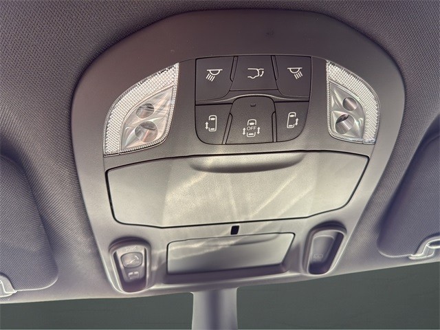 Chrysler Pacifica Vehicle Full-screen Gallery Image 22
