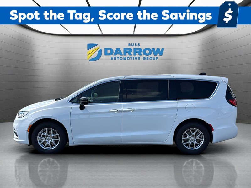 Chrysler Pacifica Vehicle Full-screen Gallery Image 2