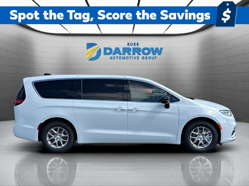 Chrysler Pacifica Vehicle Full-screen Gallery Image 6